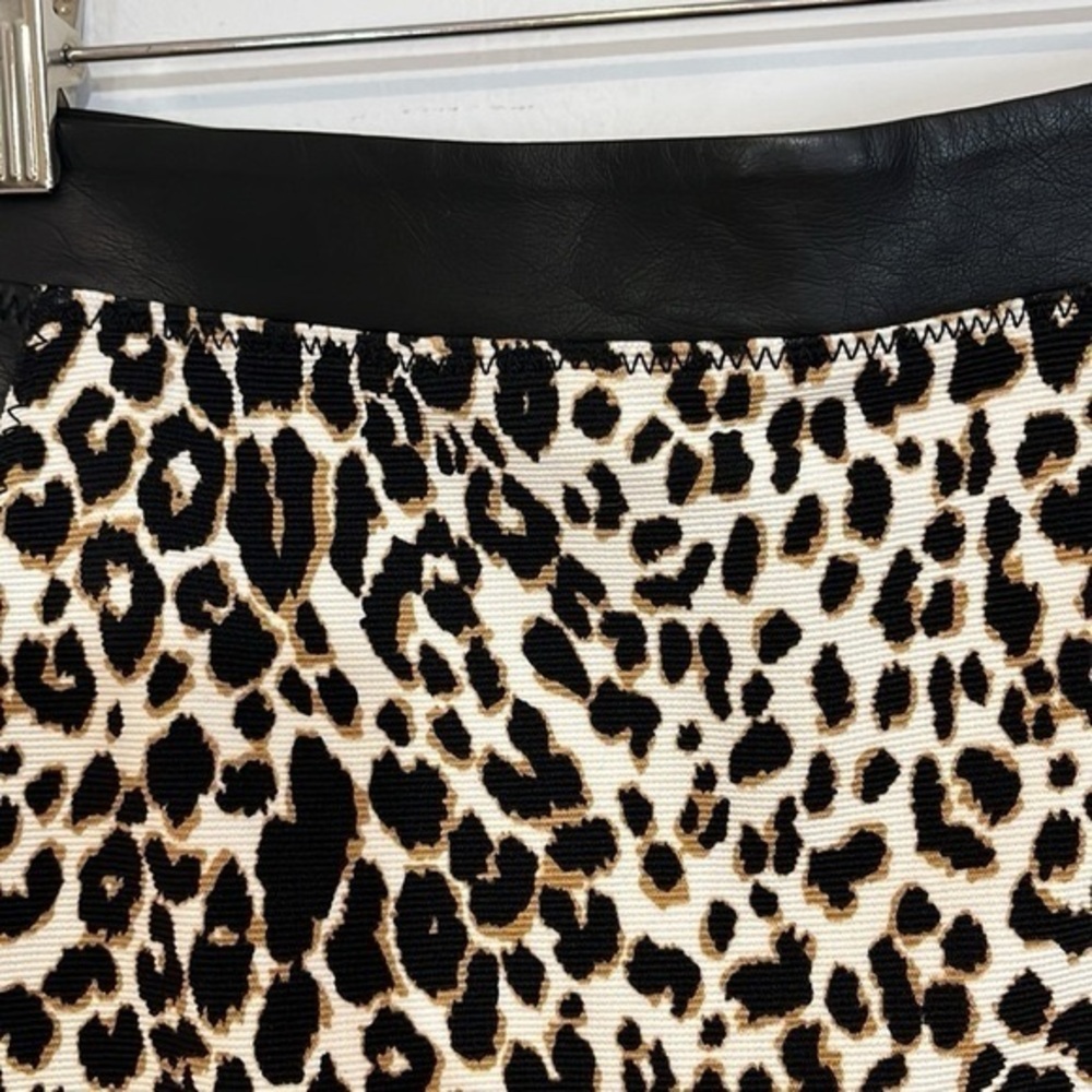 Club Monaco leopard stretch pencil skirt with faux leather detail size 00 - Picture 3 of 6